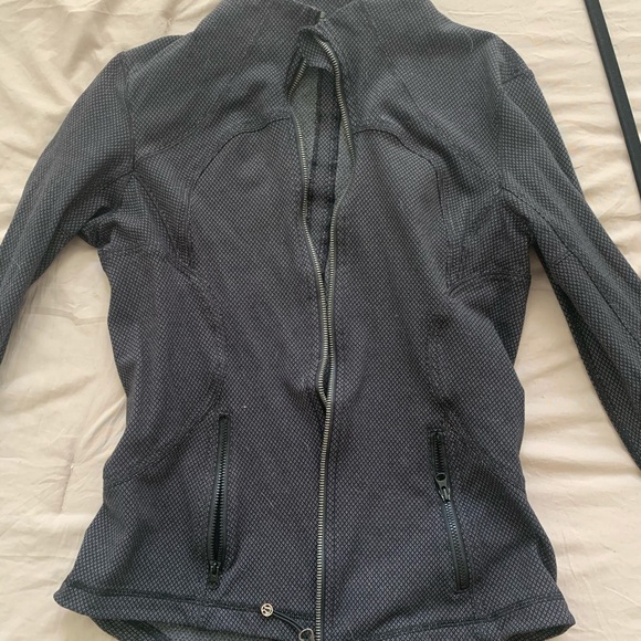 lululemon Define Jacket - Picture 2 of 4